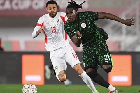 أمام مصر.. إريك شيل يحدد بديل كالفين باسي في دفاع منتخب نيجيريا
